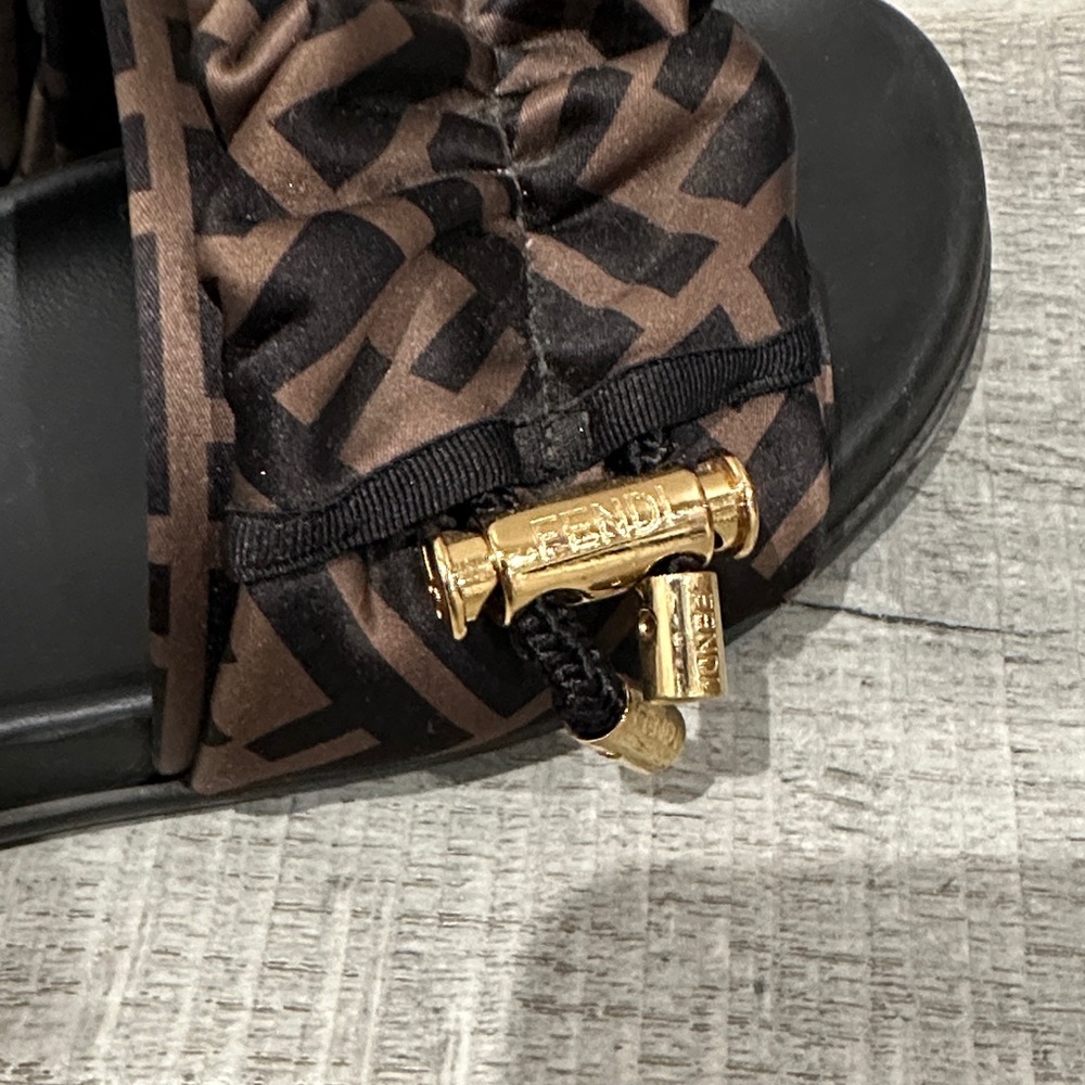Fendi Women's Black and Brown Patterned Slide Sandals - Picture 6 of 15